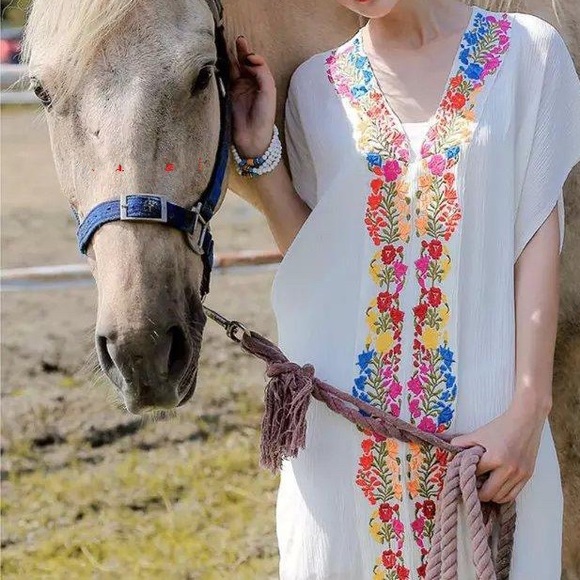 Embroidery floral dress - Picture 3 of 9